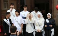 Учні 11 класу — випускники 2026 року. У ліцеї «Наше майбутнє» в Києві пролунав останній дзвоник