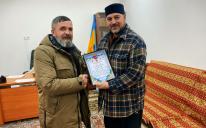 Директор ІКЦ «Аль-Масар» Хамза Іса отримав грамоту від Сил ТРО