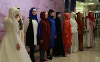 Хіджаб — це модно й доречно в різних сферах життя: показ у Києві