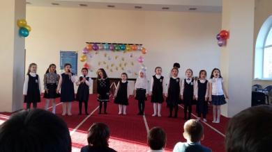 Гімназисти потішили гостей віршами про сім’ю, дружбу, любов до України.