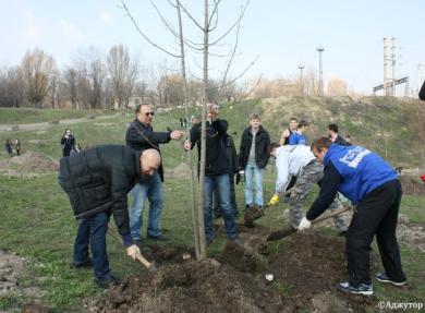 Muslims, Christians and Jews of Dnipropetrovsk working side by side, to arrange a park on a dump area