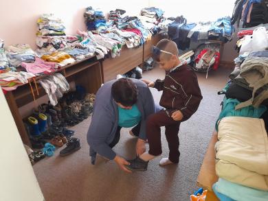 Сумские мусульмане продолжают ежедневную раздачу одежды нуждающимся