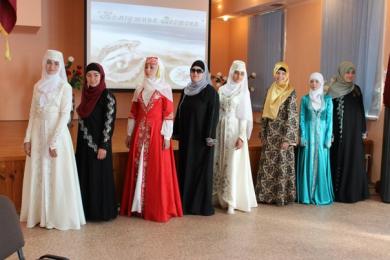 The Female Social Organisation “Noor” themed event, held at Simferopol Islamic Cultural Centre on May 22, Demonstrated culture of several nations together, such as Crimean Tatars, Arabs and Hindus Fashion And Modesty Are Not Necessarily Opposite