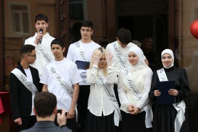  У ліцеї «Наше майбутнє» в Києві пролунав останній дзвоник 