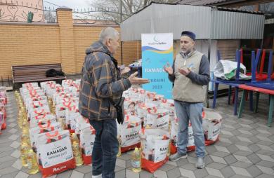 The Council of Ukrainian Muslims disturbs food kits on the occasion of the beginning of Ramadan