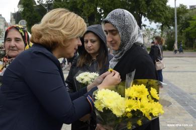 Подсолнечник на груди: активистки ЖО «Марьям» и «Лиги мусульманок Украины» на праздновании Дня Матери