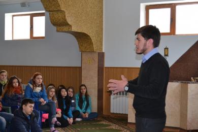«Просто вражає, як уважно вони слухали Коран»: студенти Медколеджу в Запорізькому ІКЦ