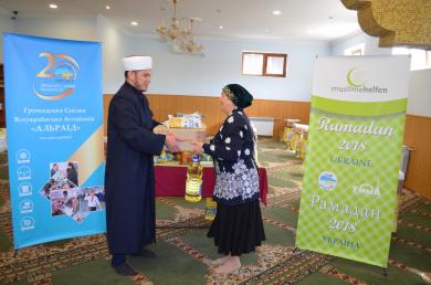 210 Grocery Packs from Muslimehelfen for Poor Ukrainian Muslims