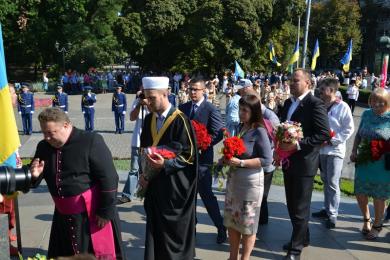 "الرائد" و"أمة" يشاركان أوكرانيا الرسمية والشعبية فرحة الاستقلال