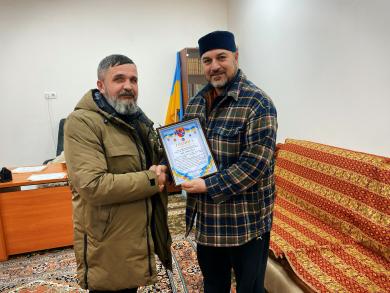 Директор ІКЦ «Аль-Масар» Хамза Іса отримав грамоту від Сил ТРО