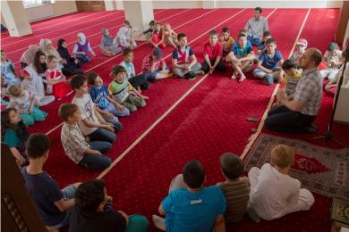 مقر "الرائد" يستقبل عشرات الأطفال النازحين من شرق أوكرانيا