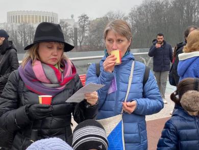 «Запитай мусульманку про права жінок в Ісламі» — акція волонтерок ЖО «Мар’ям» у центрі столиці