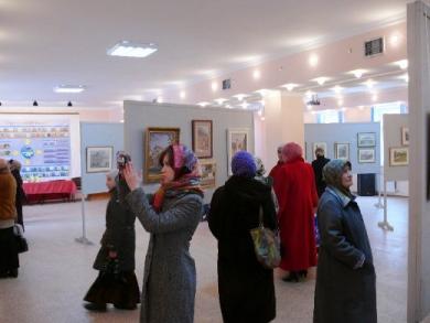 В Исламском центре г. Симферополя прошла выставка картин исламской тематики известных крымско-татарских художников