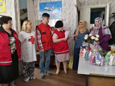 Подарочные наборы для одиноких пожилых дам вручали мусульманки Запорожья