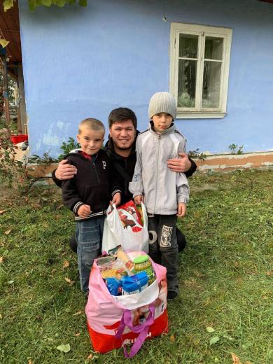 Волонтеры ИКЦ в Запорожье приехали с адресной доставкой к малообеспеченным