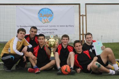 16 крымских команд соревновались за кубок «Эмель» по мини-футболу