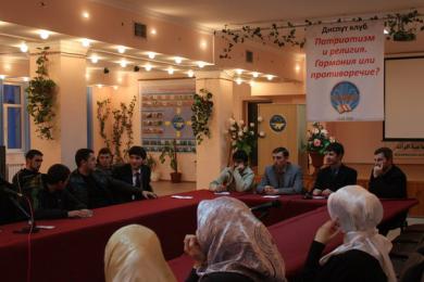 الأمل تنظم منتدى في القرم حول "حب الوطن في حياة الشباب والمسلمين"