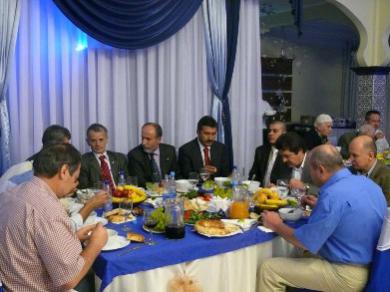 الرائد يقيم مأدبة إفطار رمضاني لممثلي السفارات والبعثات والمؤسسات التترية