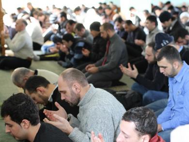 مساجد مراكز ومصليات جمعيات الاتحاد ترفع الدعاء وتقيم صلاة الغائب على أرواح الشهداء في سوريا