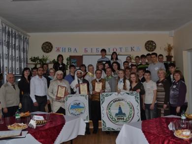 "المنار" و"النور" تشاركان في حملة "المكتبة الحية" الدولية تعريفا بالثقافة العربية الإسلامية في أوكرانيا