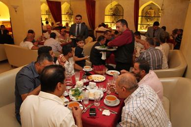 الرائد يقيم مأدبة إفطار للسفراء ورؤساء ورموز الجاليات في العاصمة كييف (صور)