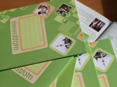 الرائد يطلق حملة لتوزيع "دفاتر اليوميات" على طلاب المدارس المسلمين في أوكرانيا