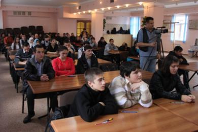 الرائد ينظم مسابقة "هل تعرفون الإسلام؟" بين طلاب التتار المسلمين في القرم