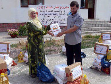 الرائد يوزع مساعدات غذائية رمضانية على الأسر التترية الفقيرة في القرم