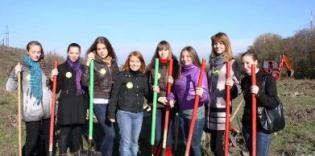 Park in place of a spontaneous dump: Dnepropetrovsk students of various nationalities and confessions organize subbotnik*