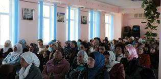 Crimean Muslims Search for Inspiration in Examples of Women Mentioned in the Quran