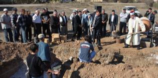 Aksakal (old man) lived up till return of the mosque to his native village Okhotnikovo (Crimea)
