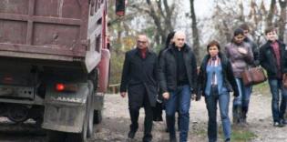 Парк на месте стихийной свалки: днепропетровские студенты разных национальностей и конфессий устроили субботник