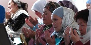 Crimean Muslims Search for Inspiration in Examples of Women Mentioned in the Quran