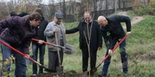 Park in place of a spontaneous dump: Dnepropetrovsk students of various nationalities and confessions organize subbotnik*