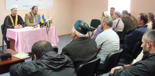 Имамы Донбасса изучали религиозные и светские законы на семинаре в Соборной мечети Луганска